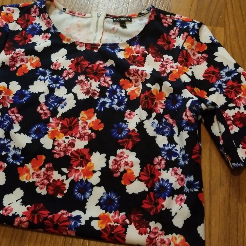 Express Crop Top - Picture 3 of 3